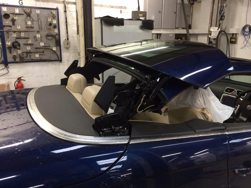 Lubricating the roof seals on a VW Eos