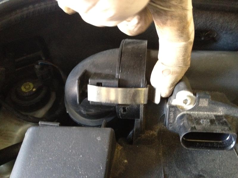 Changing spark plugs VW Golf Mk5