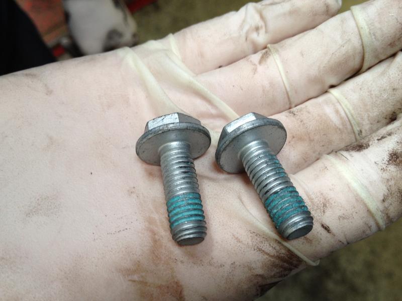 Golf GTi Mk5 rear brake pads and discs replacement (Rear)