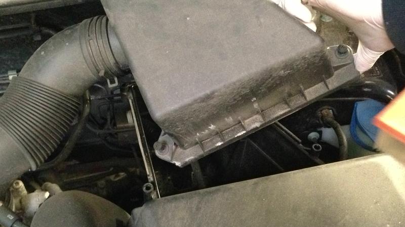 Air Filter replacement VW Polo
